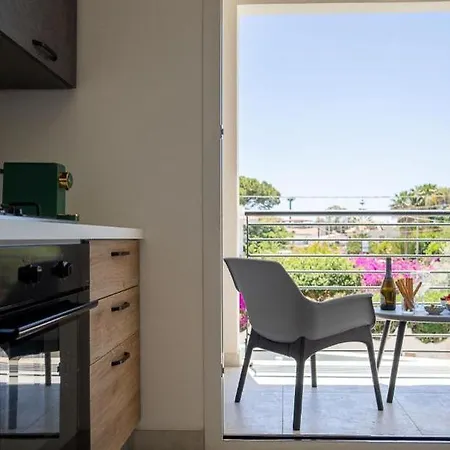 Golden Bay Appartments *