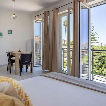 Golden Bay Appartments *